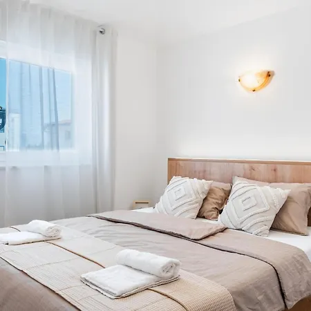 With Parking Space - 24090 ויר